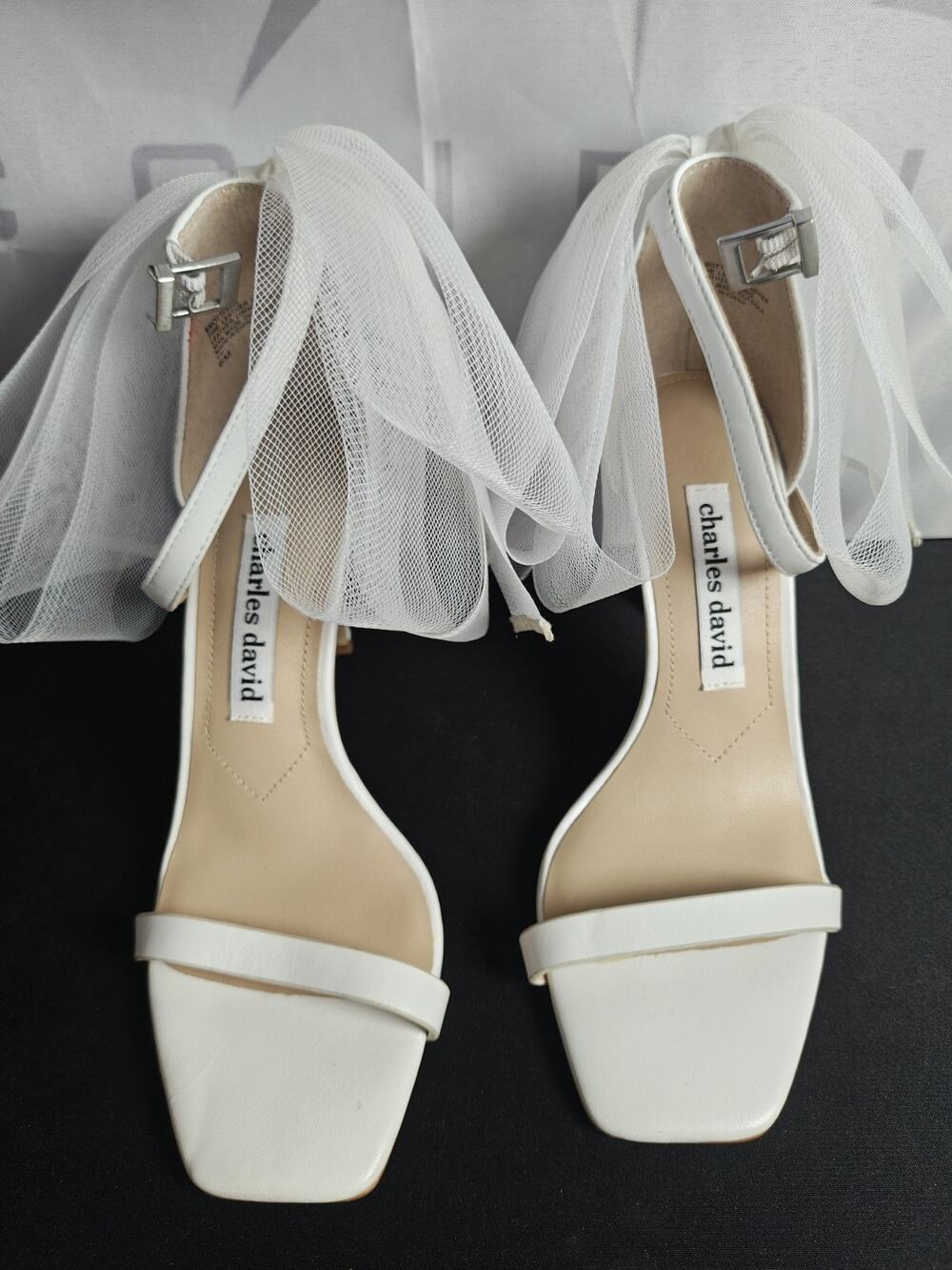 CHARLES DAVID Women's 6 White Embellished Wedding Bridal Bow Heels New Blemishes